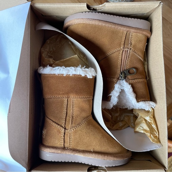 Koolaburra Brown and White Ankle Boots with Cozy Lining‎ - Picture 8 of 8